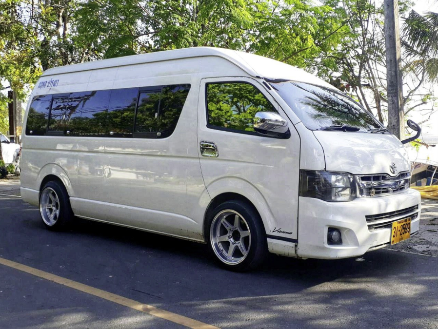 Minivan del Aeropuerto de Phuket a Rassada Pier