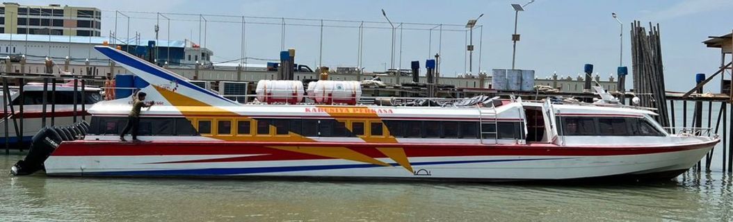 Karunia Perkasa Transfers Speedboat didalam foto