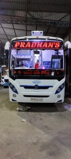 Pradhan Bus Rewa Non A/C Semi Sleeper 外観