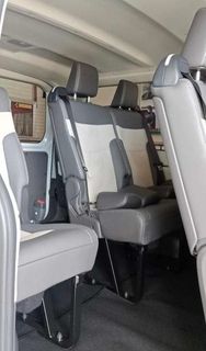 Palajuanders Travel and Tours Private Van 11pax 内部の写真