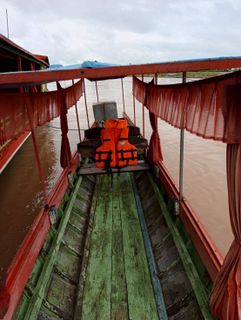 Green Paradise Longtail Boat didalam foto