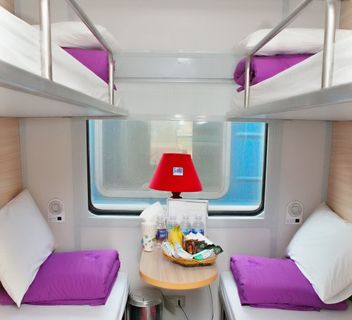 Violette Express Train VIP Sleeper 4x didalam foto