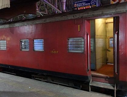 Sri Lanka Railway First Class Sleeper عکس از خارج