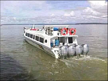 Malindo Tri Putra Express Ferry Diluar foto