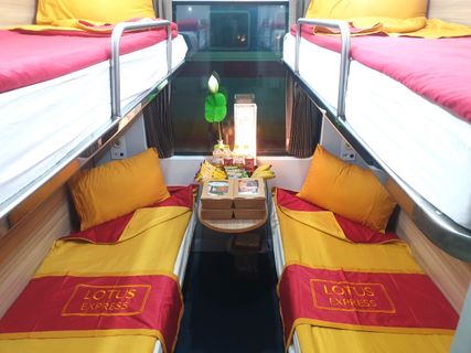 Lotus Train VIP Sleeper 4x 室内照片