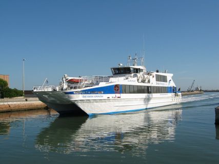 Gomo Viaggi Ferry outside photo