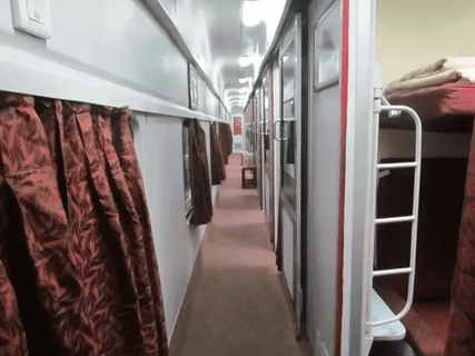 Indian Railways IR 1A - AC First Class Sleeper didalam foto