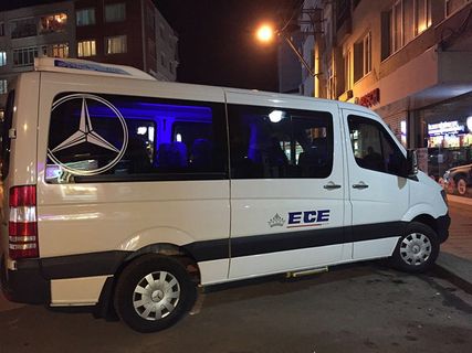 Ece Tur Minibus Dışarı Fotoğrafı