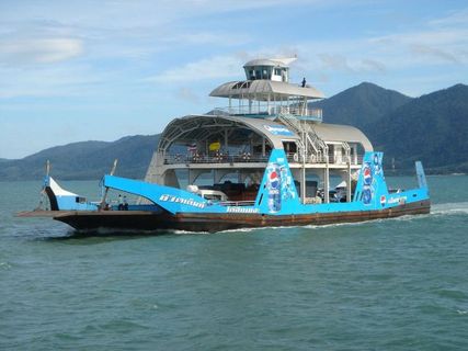 Suwarnphum Burapha Minibus + Ferry didalam foto