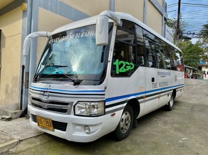 Suwarnphum Burapha Minibus + Ferry Diluar foto