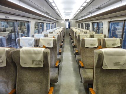 Super Hakuto Express Standard Class Inomhusfoto