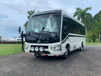 Paradise Shuttle Costa Rica Minivan + Ferry 外観