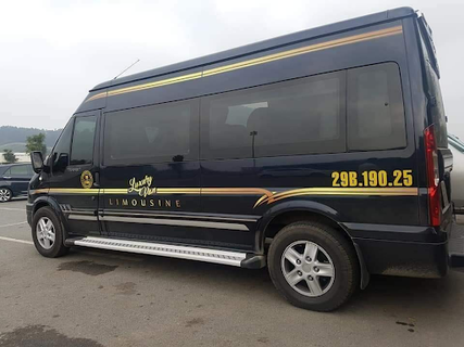 Luxury Van Limousine VIP Cabin + Van Limousine dalam foto