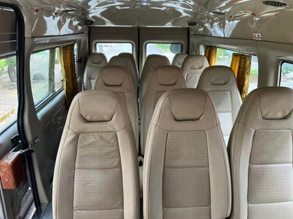 Ngan Linh Transport Minibus 13pax fotografía interior