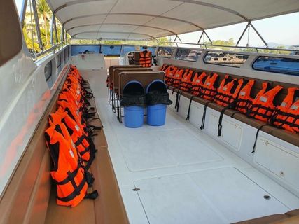 Koh Tao Booking Center Private Speedboat 20pax inside photo