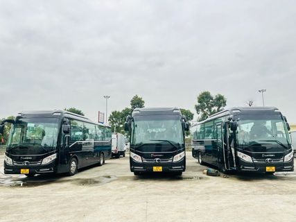 Vietnam Easy Go Travel Limousine 18 + Tourist bus 34 Aussenfoto