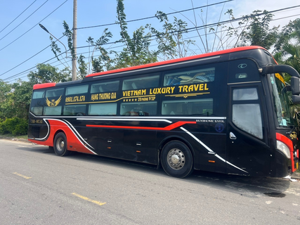 Vietnam Luxury Travel VIP Cabin 20 + Tourist Bus outside photo