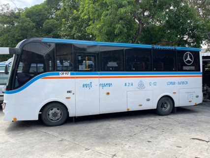 Watcharin Tour Minibus عکس از خارج