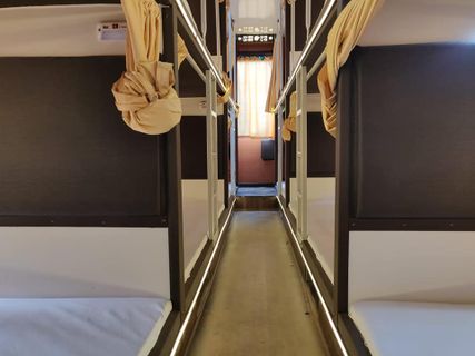 Nakoda Travels Sangli AC Sleeper Innenraum-Foto