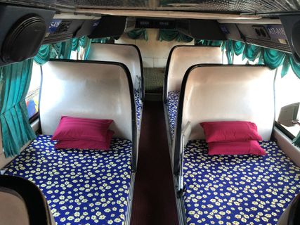 Soutchai Travel Van + Sleeper Bus fotografía interior