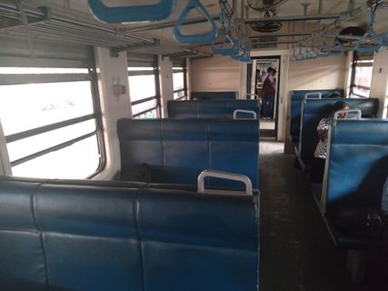 Sri Lanka Railways 3rd Class Seat didalam foto