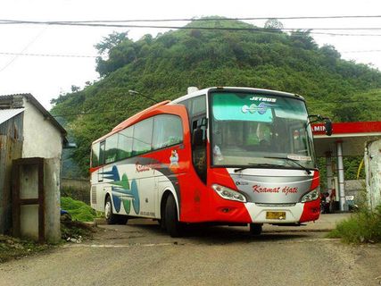 Bus Kramat Djati Cab Denpasar Express buitenfoto