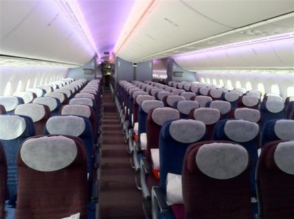 LAM Mozambique Airlines Economy fotografía interior