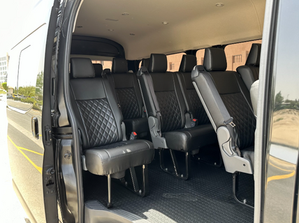Sougat Travel and Tourism Comfort Minivan 8pax fotografía interior