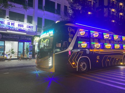 Ha Long Bus Travel Cabin 22 + Van outside photo