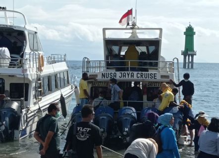 Nusa Jaya Cruise for Foreigners Speedboat outside photo