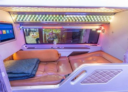 Long Van Limousine VIP fotografía interior