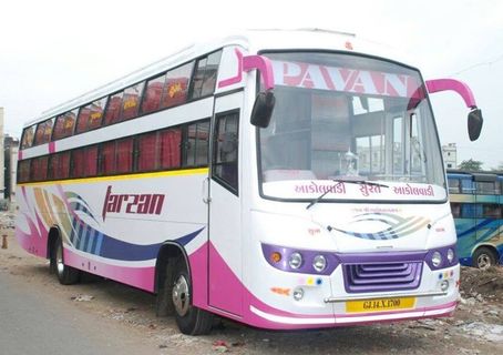 Pavan Travels Ahmedabad Non-AC Sleeper 外観