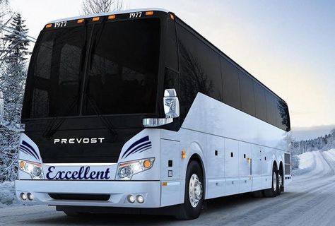 Excellent Coach Luxury outside photo