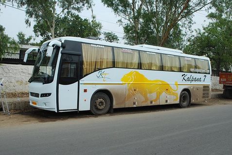 Kalpana Bus A/C Semi Sleeper 外観