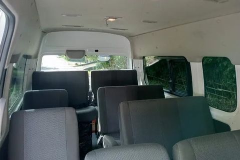 The Panama Travel Tours Minivan داخل الصورة