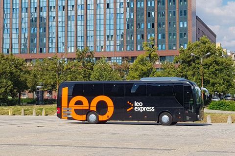 Leo Express Bus Business Utomhusfoto