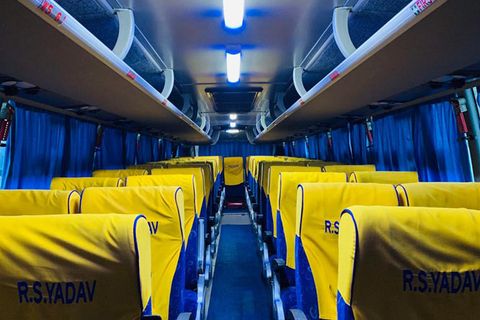 RS Yadav Travels AC Seater Innenraum-Foto