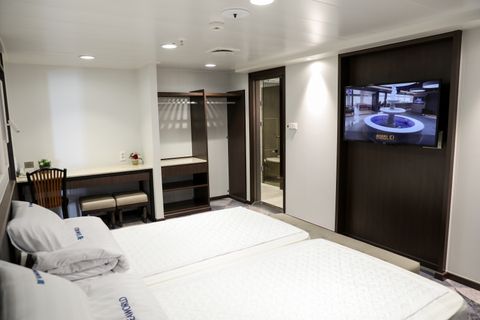 Seaworld Express Ferry VIP Suite binnenfoto