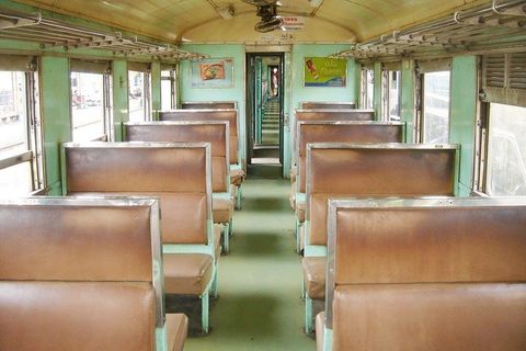 Thai Railway Class III Fan 室内照片