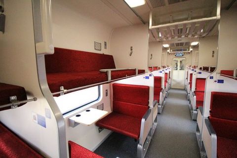 Thai Railway Class II Sleeper AC foto interna