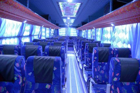 Gurunanak Travels AC Seater fotografía interior