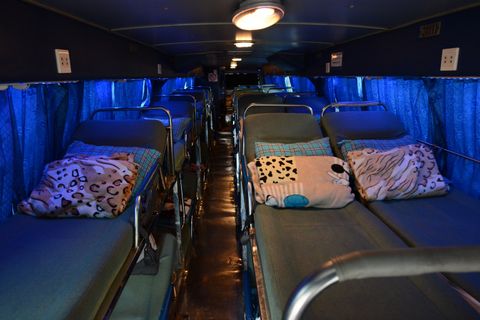 Giant Ibis Transport Sleeper Bus Inomhusfoto