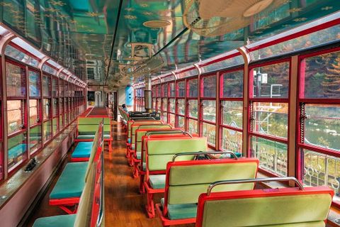 V train First Class Seat Innenraum-Foto