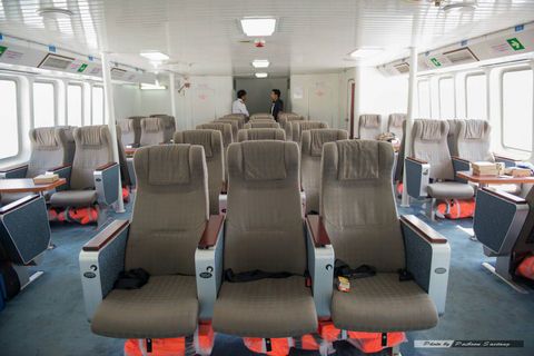Royal Passenger Liner Business Class foto interna