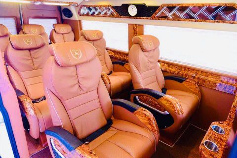 Duy Khang Limousine VIP Minibus 室内照片