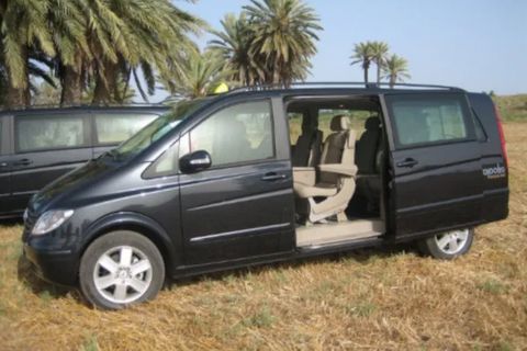 Acropolis Comfort Minivan 6pax 外観