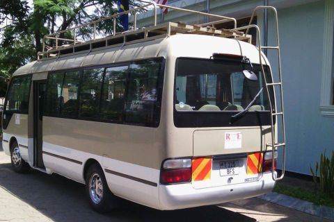 Riverside Shuttle Comfort Minivan buitenfoto