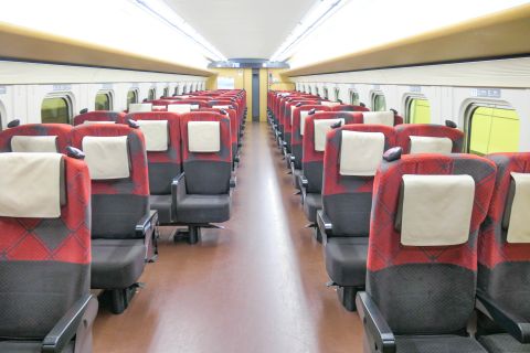 Tohoku Hokkaido Shinkansen Unreserved seat تصویر درون