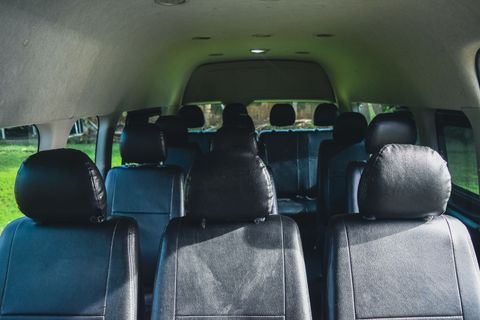 Kura Kura Transfer Minibus Innenraum-Foto