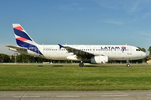 LATAM Airlines Argentina Economy Diluar foto